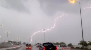 تحذير من عواصف رعدية وأتربة مثارة تضرب طقس اليوم في عدة مناطق